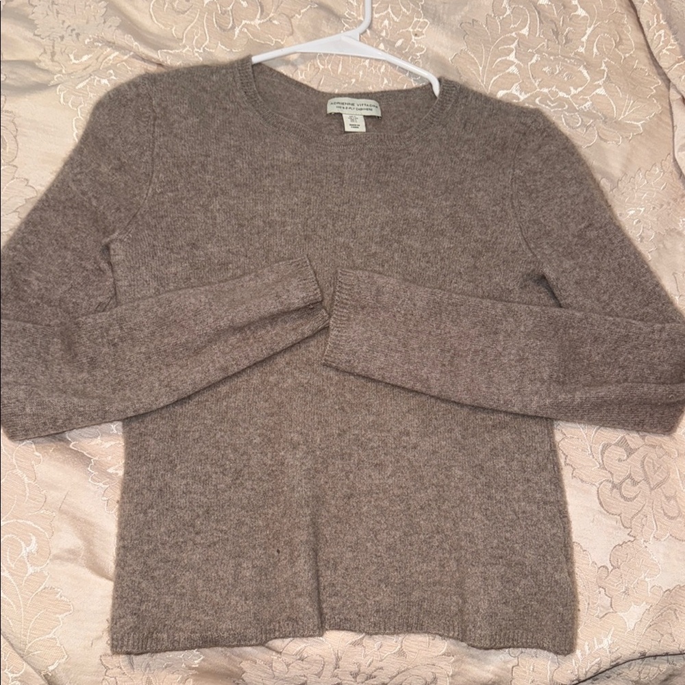 %100 PERCENT CASHMERE  —— VINTAGE Adrienne Vittadini Brown Crew Neck Sweater